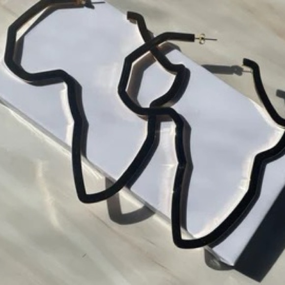 18k Gold Plated Africa Earrings - Picture 6 of 6